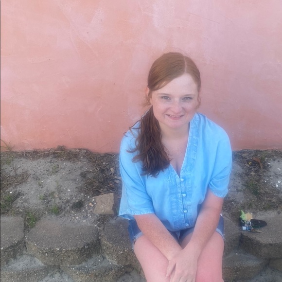 Meet your Posher, Kaitlyn - Picture 5 of 8